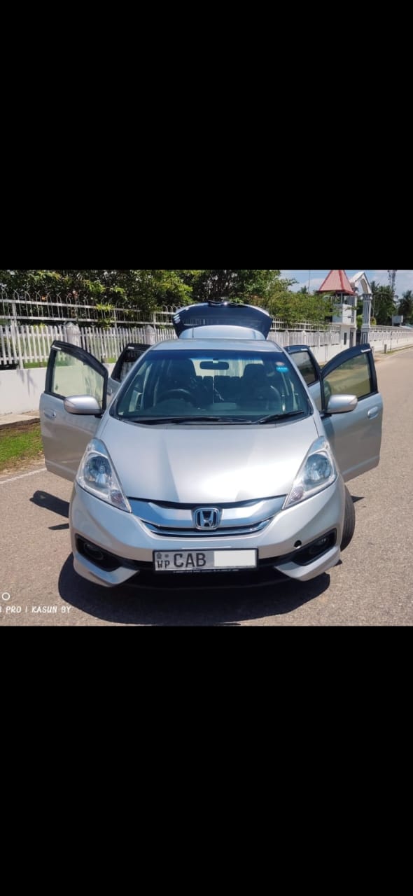 Fit shuttle year 2013(with driver)