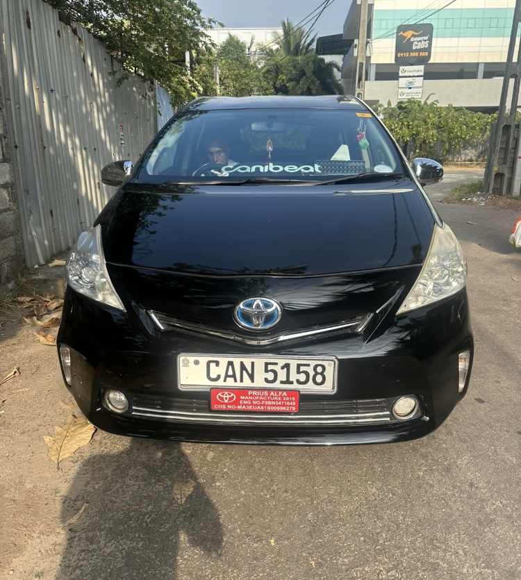 Toyota prius alfa 2012